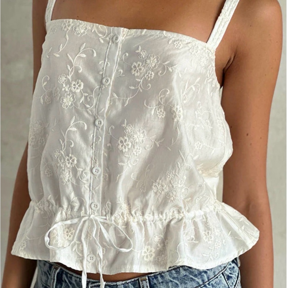 Motel Zaraku Top in Fresia Broderie Ivory - Picture 2 of 14